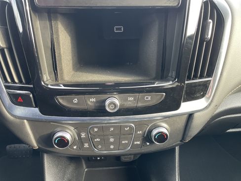 Used 2019 Chevrolet Traverse LT image 33