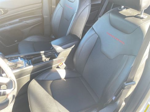 Used 2025 Jeep Compass Trailhawk image 36