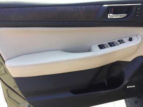 Used 2017 Subaru Outback 2.5i Limited image 12