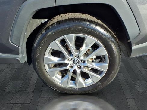 Used 2022 Toyota RAV4 XLE Premium image 32