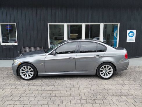 Used 2011 BMW 328i xDrive Sedan AWD/4WD image 2