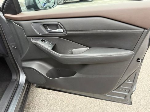 Used 2023 Nissan Rogue SV w/ SV Premium Package image 30