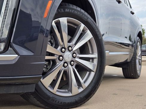 Certified 2025 Cadillac XT6 Premium Luxury image 8