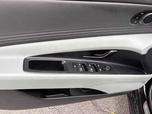 Certified 2025 Hyundai Elantra Limited FWD image 22