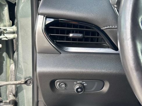 Used 2022 Chevrolet Traverse LT FWD image 29