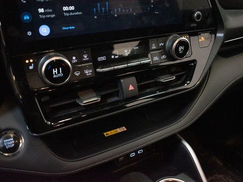 Used 2023 Toyota Highlander XSE image 17