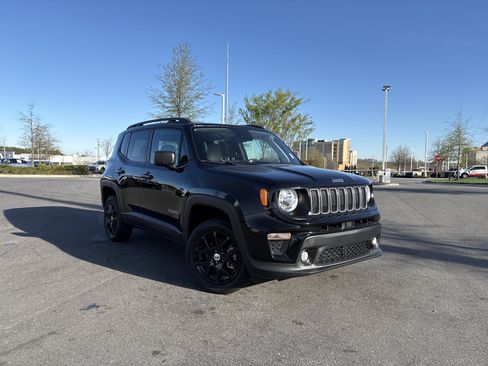 Used 2022 Jeep Renegade Latitude image 2