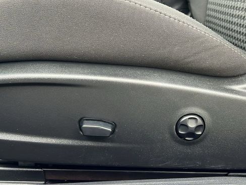 Used 2018 Dodge Challenger R/T image 22