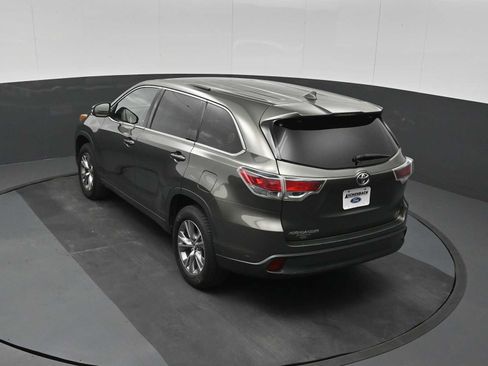 Used 2016 Toyota Highlander Plus FWD image 26