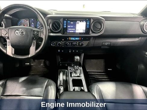 Used 2018 Toyota Tacoma TRD Sport AWD/4WD image 11