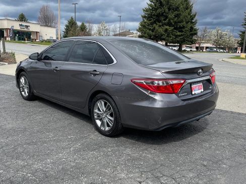 Used 2016 Toyota Camry SE image 3