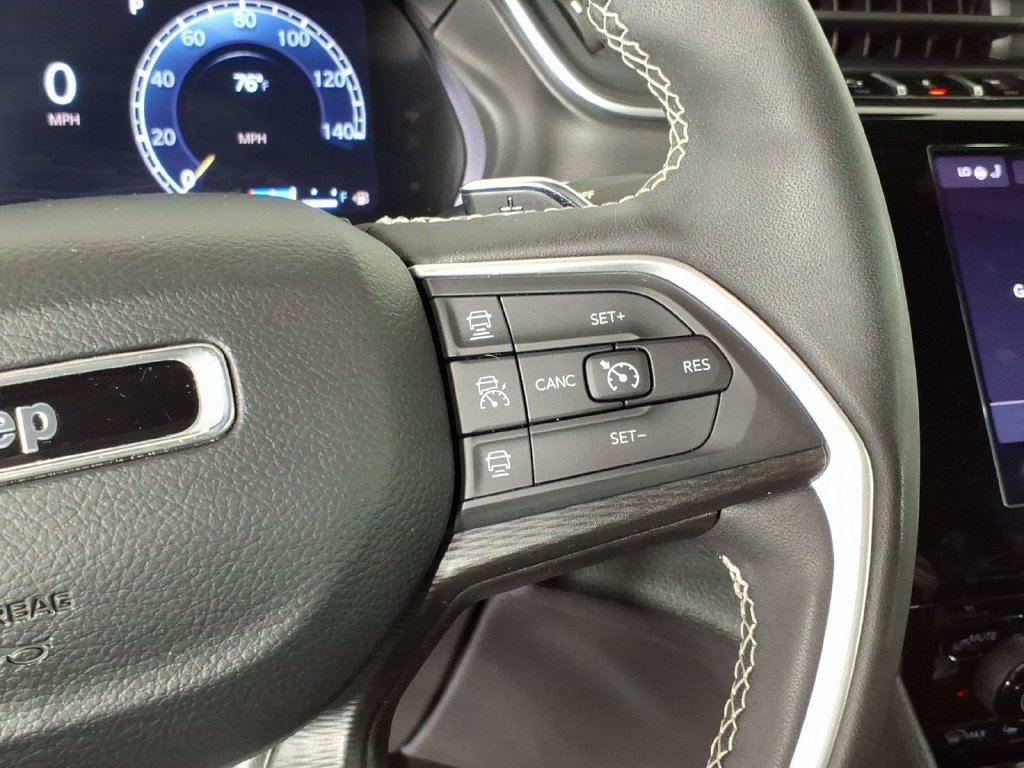 Used 2023 Jeep Grand Cherokee L Laredo AWD/4WD image 17