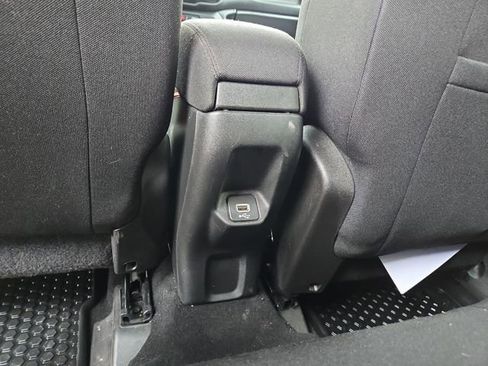 Used 2018 Jeep Renegade Latitude w/ Cold Weather Group image 31