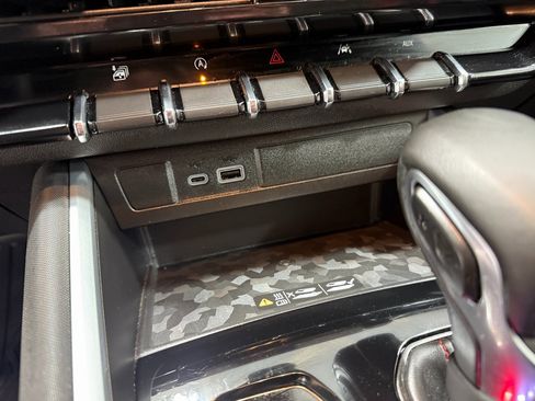 Used 2023 Chevrolet Colorado Z71 w/ Z71 Convenience Package 2 image 15