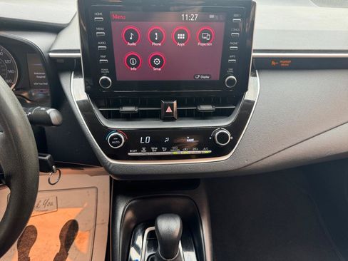 Used 2020 Toyota Corolla LE FWD image 12