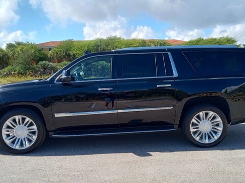 Used 2017 Cadillac Escalade ESV Luxury image 1