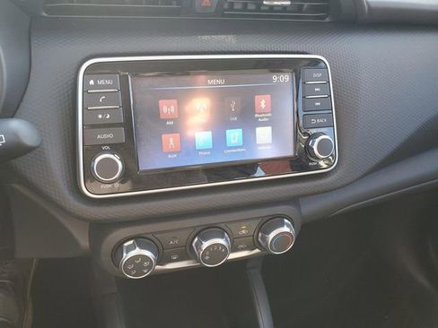 Certified 2025 Nissan Kicks Play S image 27