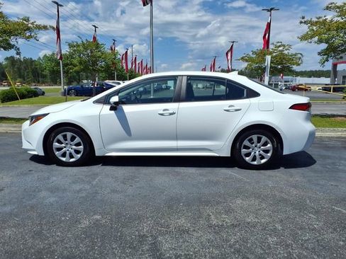 Used 2023 Toyota Corolla LE image 3