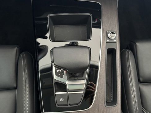 Used 2024 Audi Q5 2.0T Premium w/ Convenience Package image 16