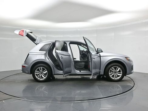 Used 2023 Audi Q5 2.0T Premium w/ Convenience Package image 5