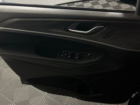 Used 2023 Jeep Grand Cherokee Limited w/ Black Appearance Package image 25