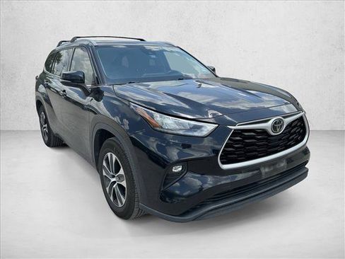 Used 2020 Toyota Highlander XLE FWD image 12