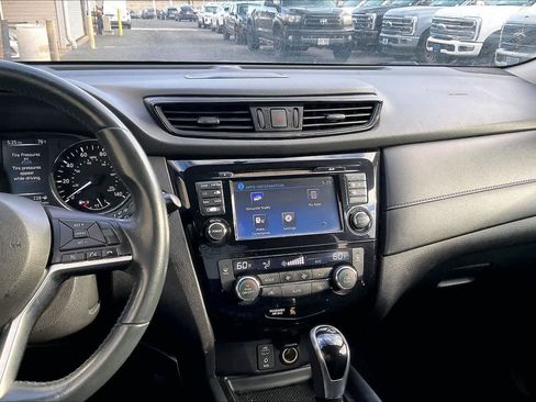 Used 2017 Nissan Rogue SV FWD image 15