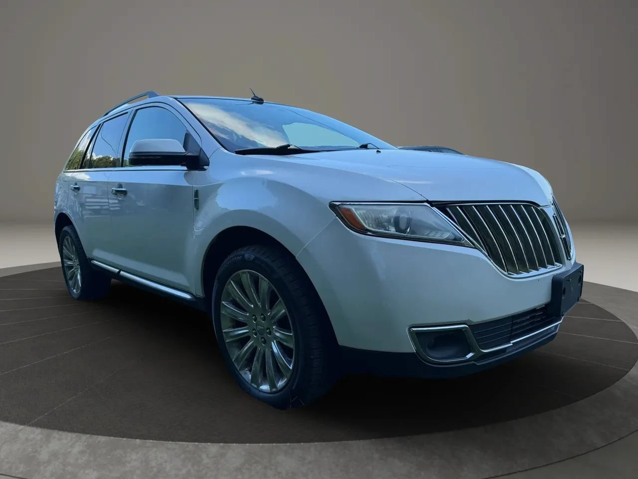 Used 2014 Lincoln MKX AWD w/ Equipment Group 101A image 7
