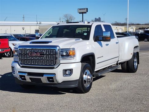 Used 2018 GMC Sierra 3500 Denali w/ Duramax Plus Package image 3