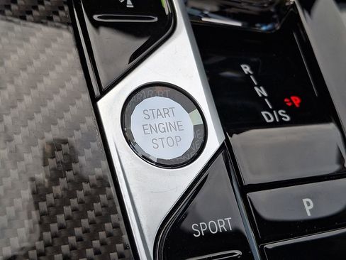 Used 2025 BMW X7 M60i w/ Climate Comfort Package image 21