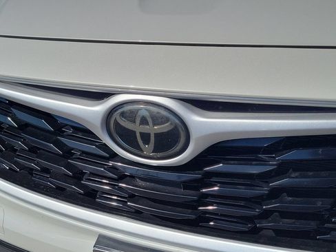Used 2021 Toyota Highlander XLE FWD image 31