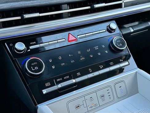 Used 2024 Hyundai Santa Fe Limited image 16