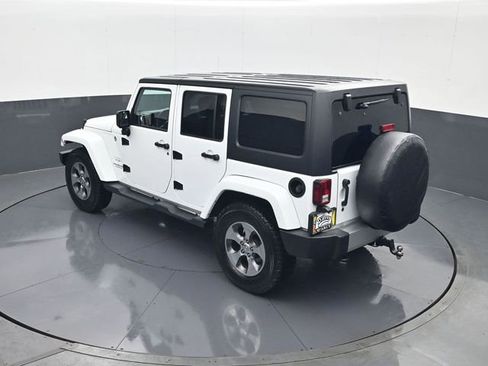 Used 2016 Jeep Wrangler Unlimited Sahara AWD/4WD image 19