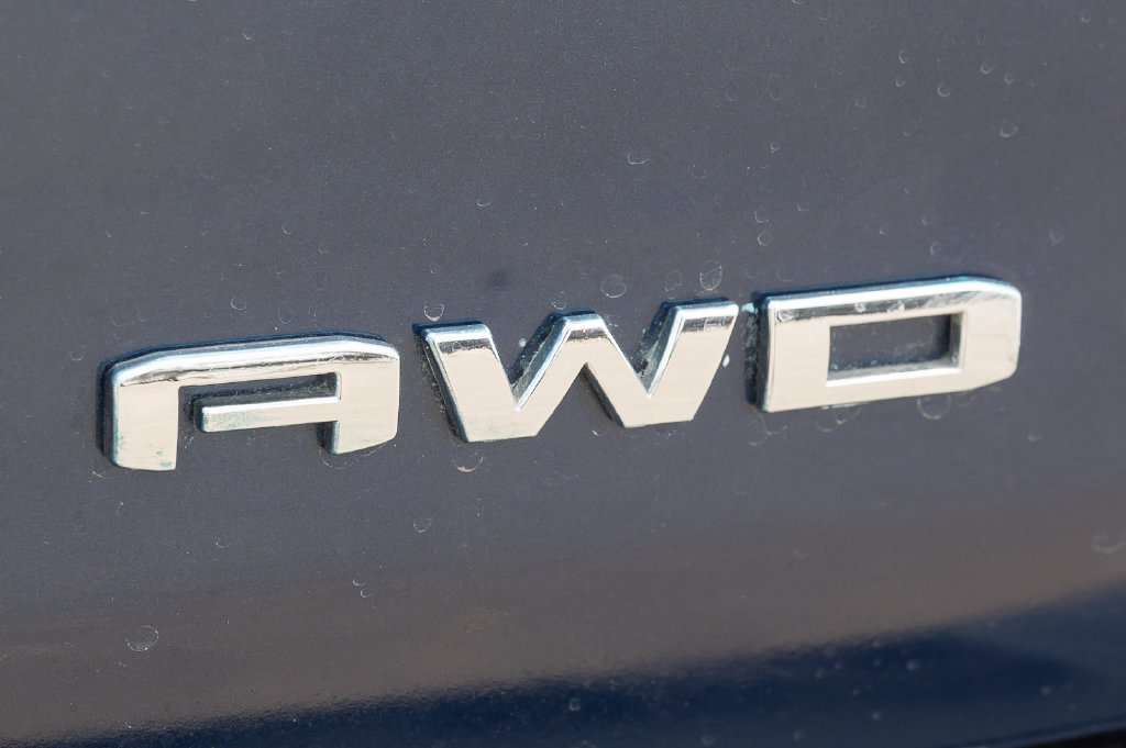Used 2023 GMC Terrain SLT AWD/4WD image 14