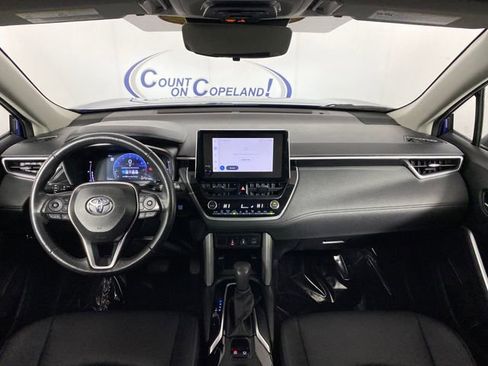Used 2024 Toyota Corolla Cross XLE image 12