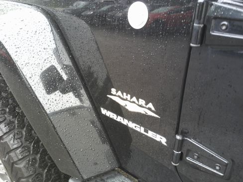 Used 2010 Jeep Wrangler Sahara AWD/4WD image 12