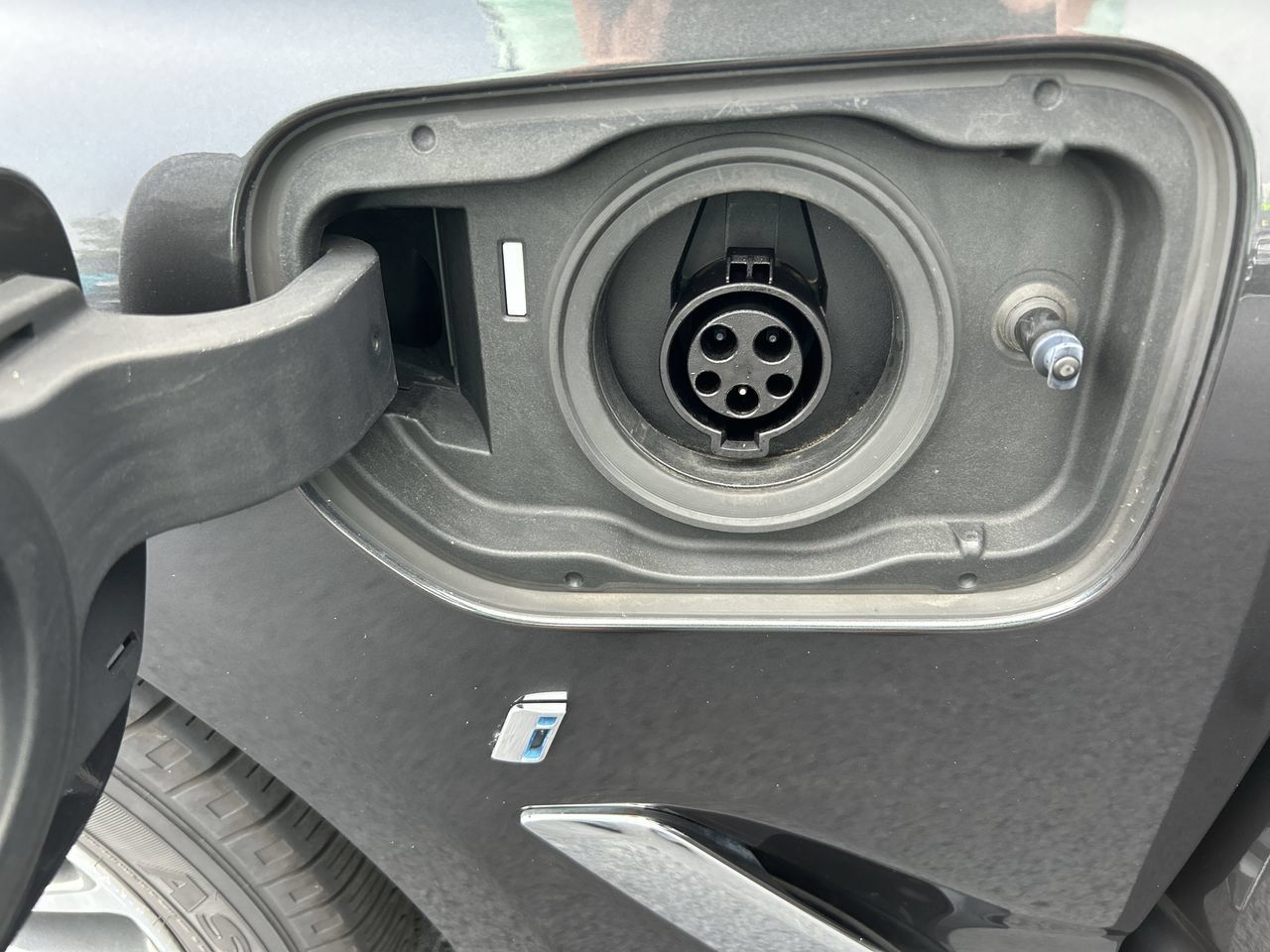 Used 2019 BMW 530e xDrive w/ Convenience Package AWD/4WD image 26