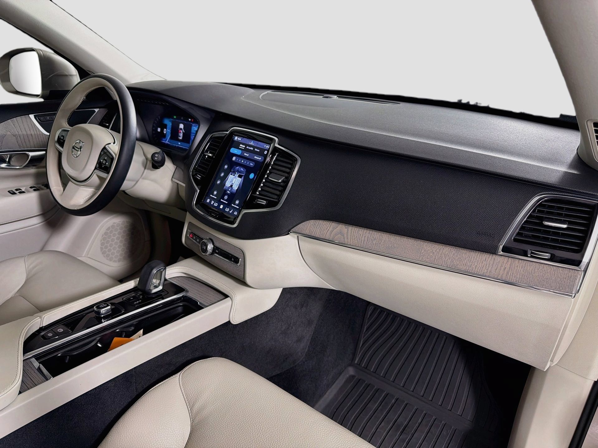 Certified 2024 Volvo XC90 T8 Plus w/ Protection Package Premier AWD/4WD image 32