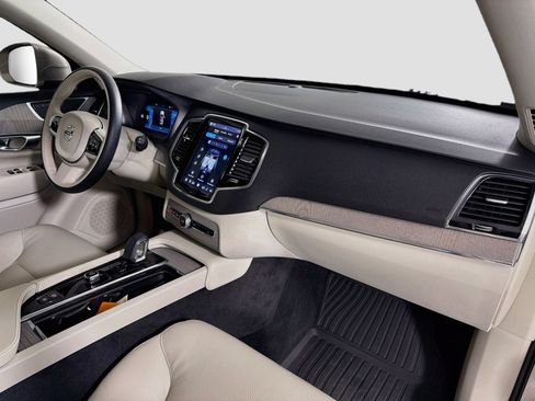 Certified 2024 Volvo XC90 T8 Plus w/ Protection Package Premier AWD/4WD image 32