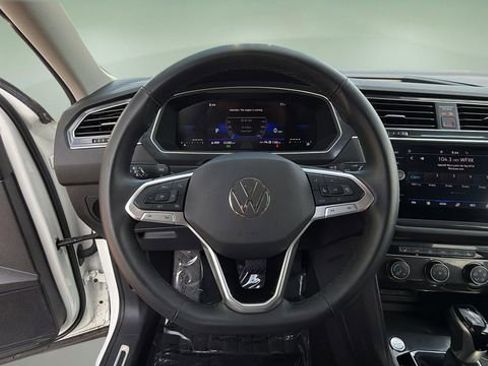 Used 2024 Volkswagen Tiguan SE image 13