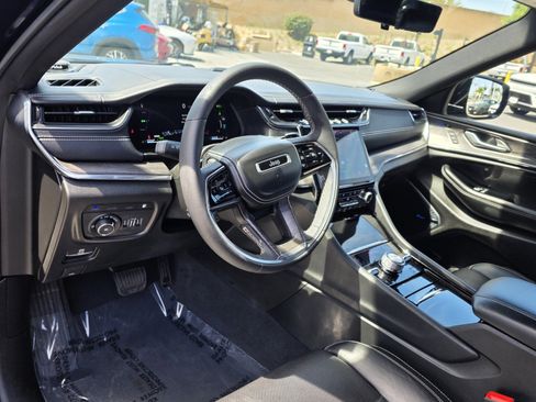 Certified 2023 Jeep Grand Cherokee Overland w/ Luxury Tech Group IV AWD/4WD image 10