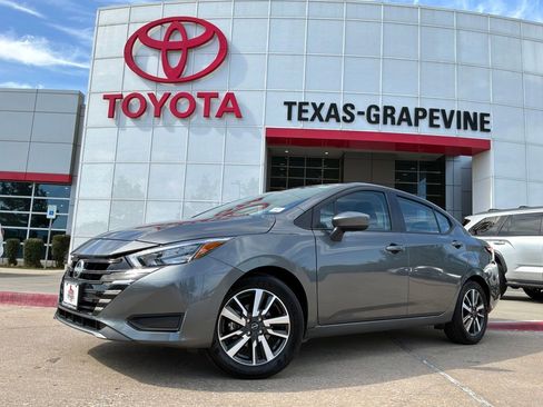 Used 2025 Nissan Versa SV FWD image 2