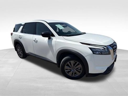Certified 2025 Nissan Pathfinder S FWD image 1