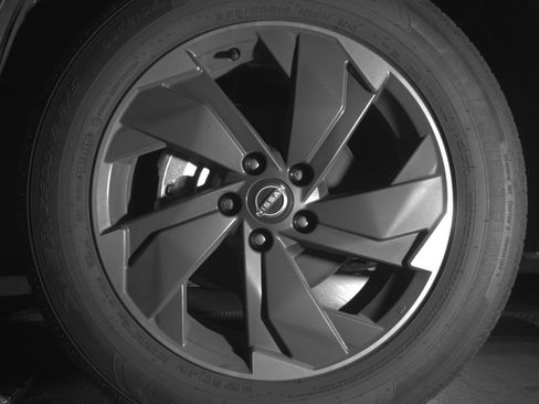 Used 2025 Nissan Rogue SV FWD image 12
