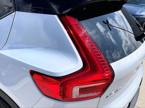 Used 2020 Volvo XC40 T5 R-Design AWD/4WD image 38