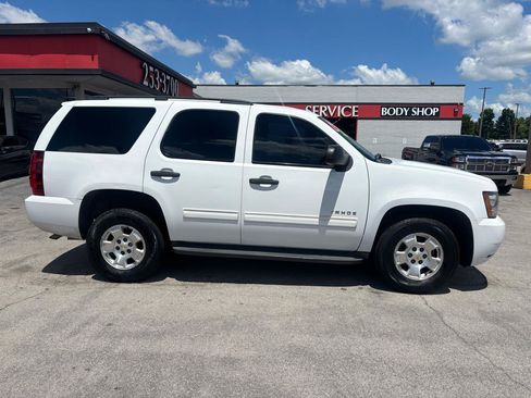Used 2010 Chevrolet Tahoe LS w/ Convenience Package AWD/4WD image 2