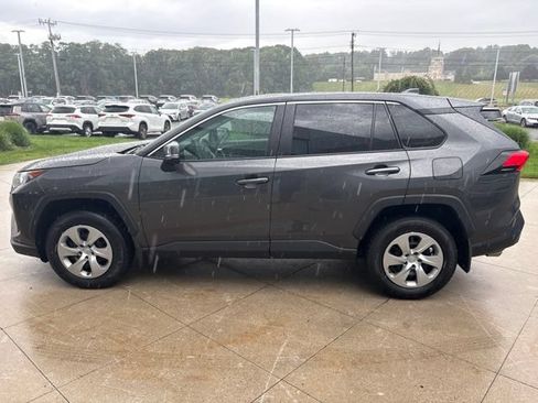 Used 2022 Toyota RAV4 LE AWD/4WD image 4