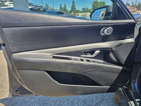 Used 2023 Hyundai Elantra SE FWD image 21