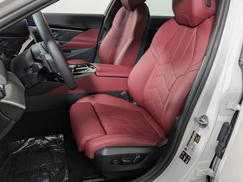 Used 2025 BMW 530i xDrive 530i xDrive w/ M Sport Package image 16