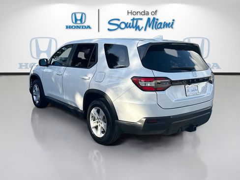 Used 2023 Honda Pilot LX image 5